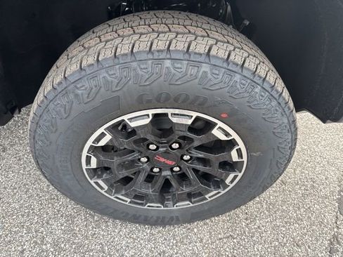 New 2026 GMC Canyon AT4 w/ AT4 Premium Package image 9