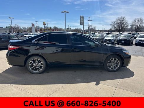 Used 2016 Toyota Camry SE image 3
