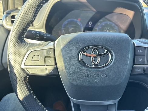 Used 2025 Toyota Sienna XSE image 9
