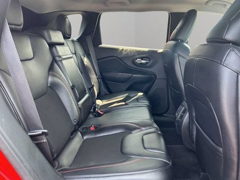Used 2019 Jeep Cherokee Trailhawk w/ Comfort & Convenience Group AWD/4WD image 25