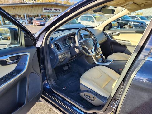 Used 2016 Volvo XC60 T5 Premier w/ Proximity Package FWD image 8