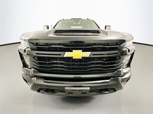 Used 2025 Chevrolet Silverado 2500 Custom w/ Custom Value Package AWD/4WD image 2
