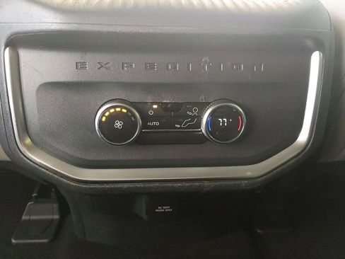 Used 2025 Ford Expedition Active RWD image 17