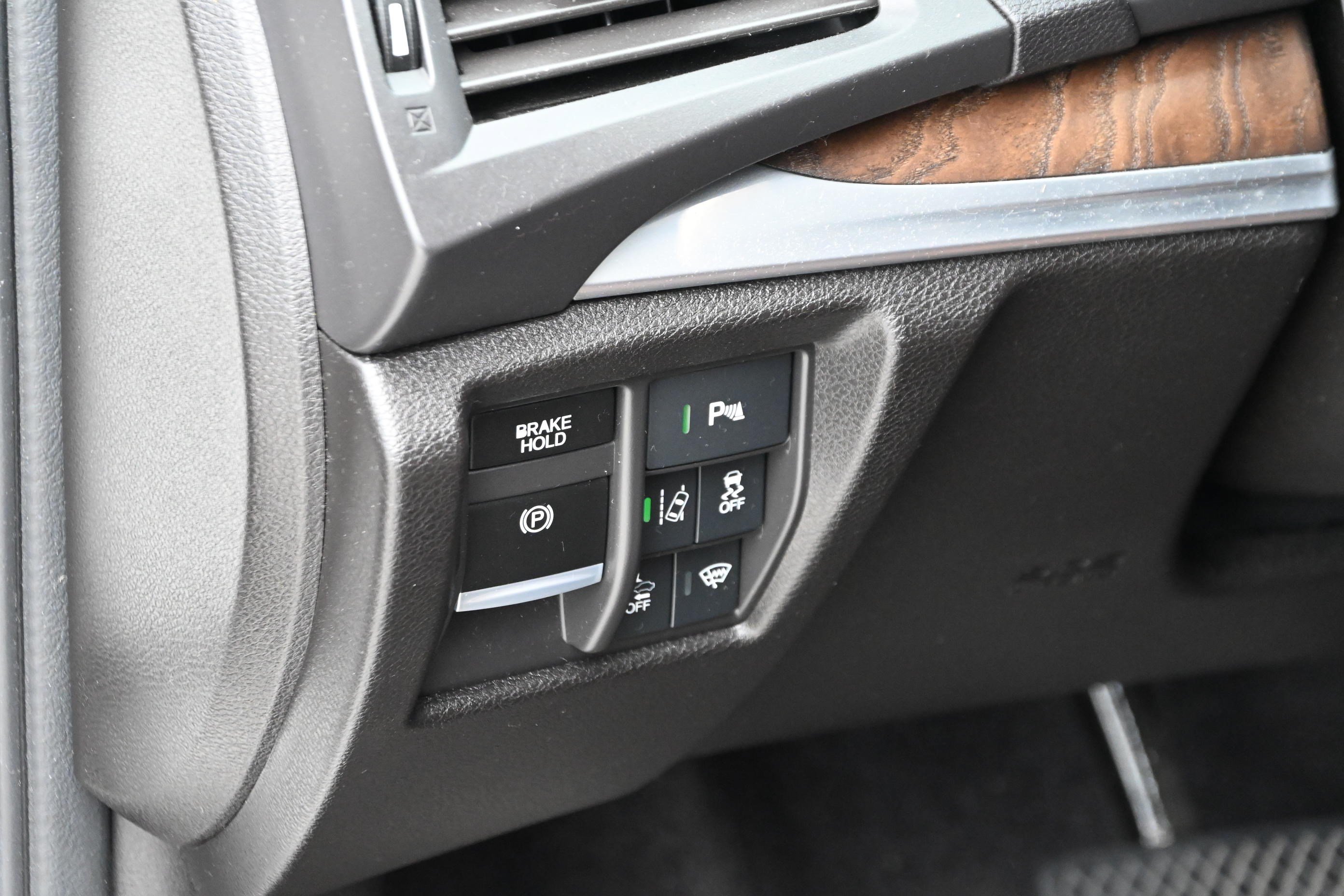 Used 2018 Acura MDX w/ Advance & Entertainment Pkg FWD image 26