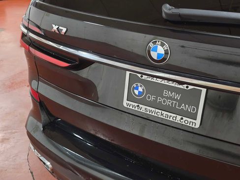 Used 2023 BMW X7 M60i w/ Climate Comfort Package image 31