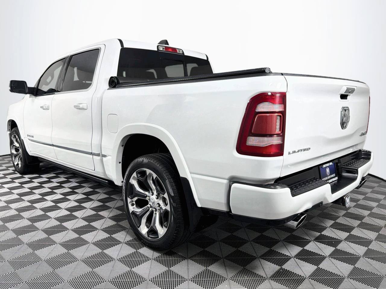 Used 2022 RAM 1500 Limited w/ Body-Colour Bumper Group AWD/4WD image 8