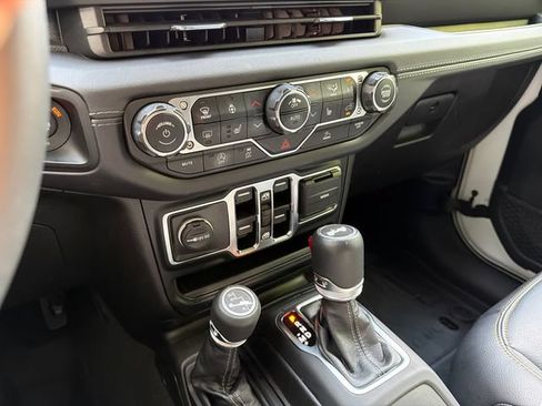 Used 2024 Jeep Wrangler Unlimited Sahara AWD/4WD image 27