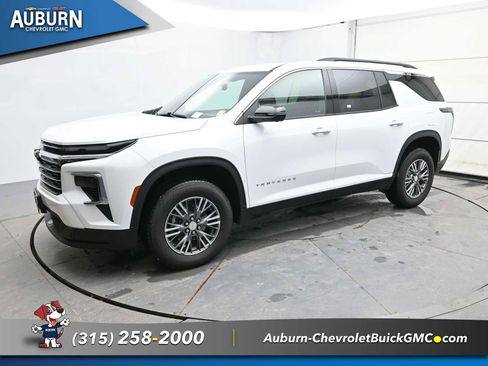 Used 2024 Chevrolet Traverse LT w/ Trailering Package image 2