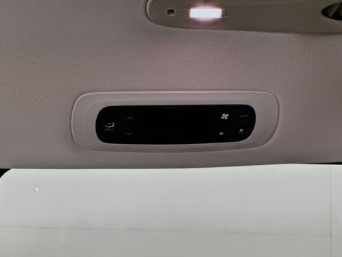 Used 2017 Chrysler Pacifica Touring-L w/ Tire & Wheel Group image 26