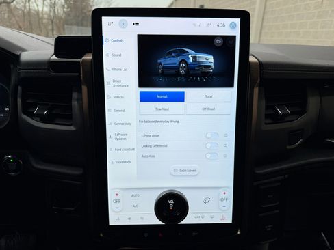 Used 2022 Ford F150 Lightning Lariat image 37