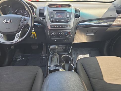 Used 2014 Kia Sorento LX image 12