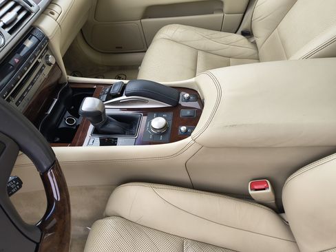 Used 2016 Lexus LS 460 w/ Comfort Package RWD image 25