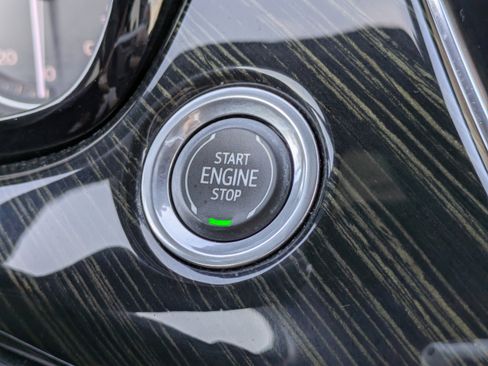 Used 2022 Cadillac XT6 Premium Luxury image 29