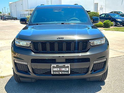 Used 2024 Jeep Grand Cherokee L Limited w/ Black Appearance Package AWD/4WD image 11
