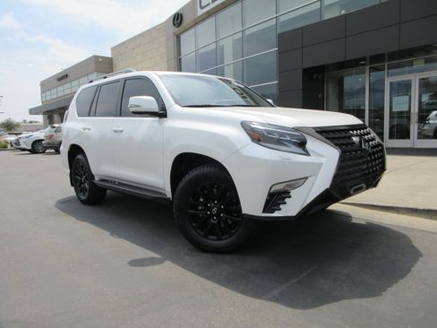Used 2023 Lexus GX 460 w/ Black Line Special Edition AWD/4WD image 12