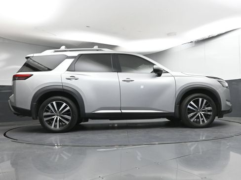 Certified 2023 Nissan Pathfinder Platinum w/ Cargo Package AWD/4WD image 29