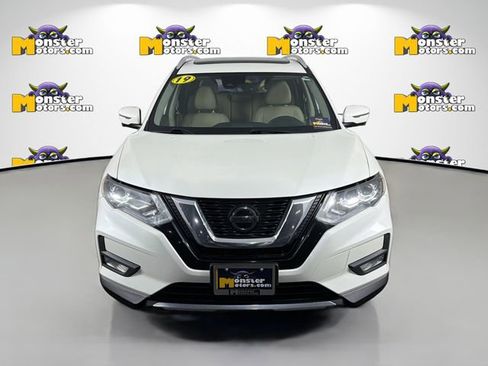 Used 2019 Nissan Rogue S image 2