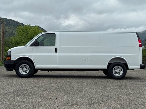 New 2026 Chevrolet Express 2500 Extended w/ Communications Package RWD image 7