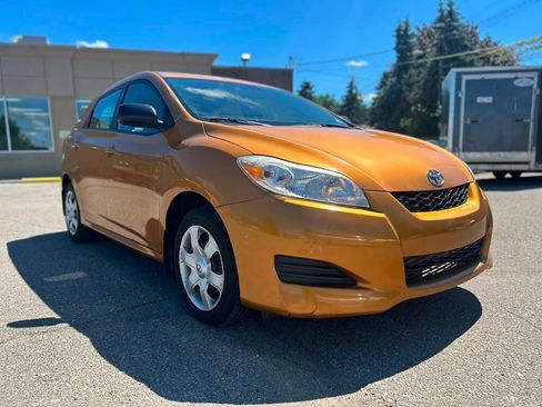 Used 2010 Toyota Matrix FWD image 3