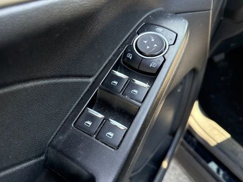 Used 2021 Ford Escape SE w/ SE Sport Appearance Package image 16