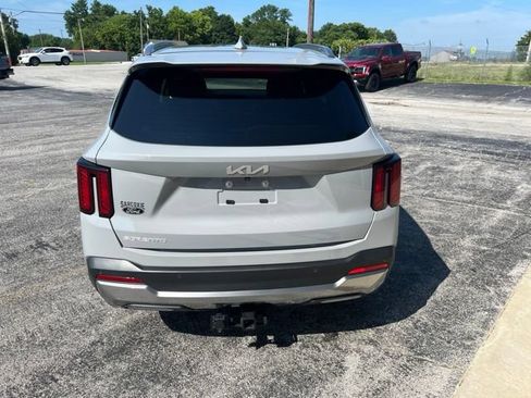 Used 2025 Kia Sorento EX w/ Panoramic Sunroof Package FWD image 6