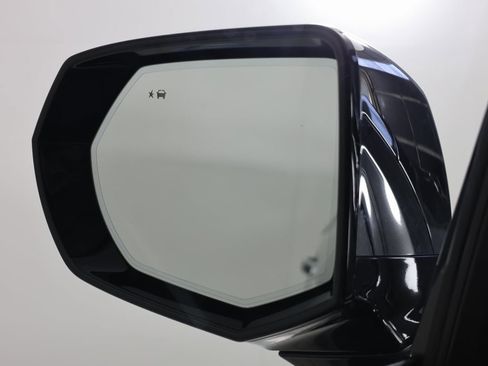 Used 2023 Chevrolet Suburban Premier w/ Advanced Technology Package image 21