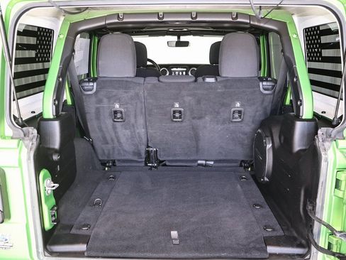 Used 2019 Jeep Wrangler Unlimited Sahara w/ Uconnect 4C Nav & Sound Group image 30