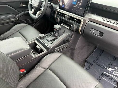 Used 2024 Toyota Tacoma TRD Sport AWD/4WD image 19
