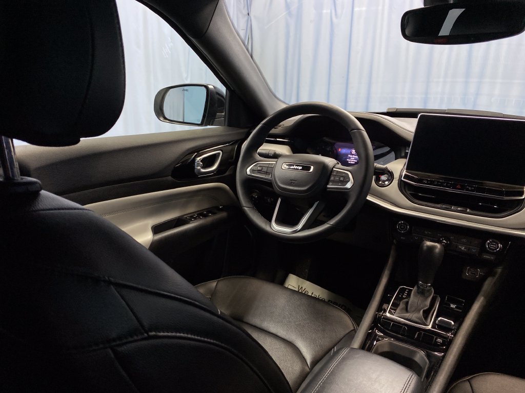 Certified 2025 Jeep Compass Limited AWD/4WD image 39