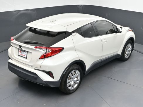 Used 2020 Toyota C-HR LE FWD image 34