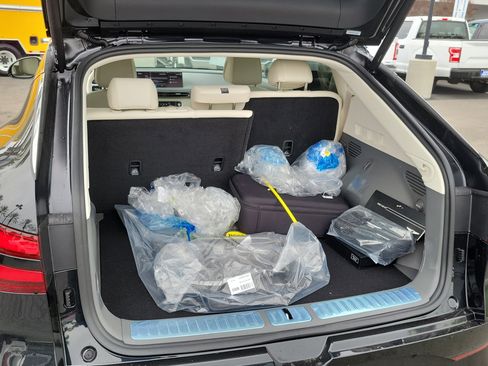 New 2026 Genesis GV60 Advance image 13