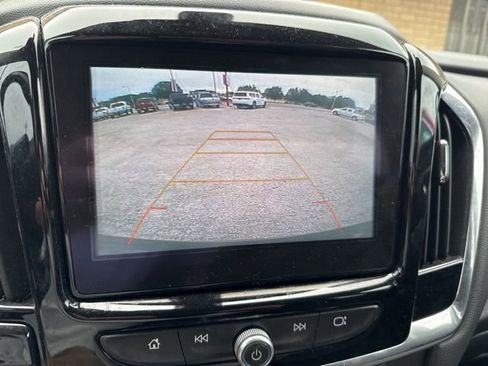 Used 2019 Chevrolet Traverse LT FWD image 2