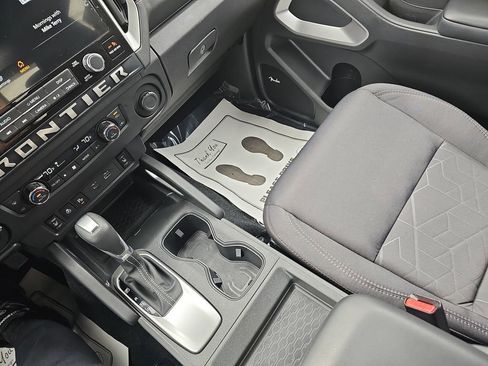 Used 2025 Nissan Frontier SV w/ SV Convenience Package image 27