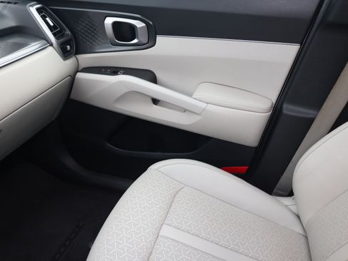 Used 2023 Kia Sorento S w/ Panoramic Sunroof Package FWD image 11