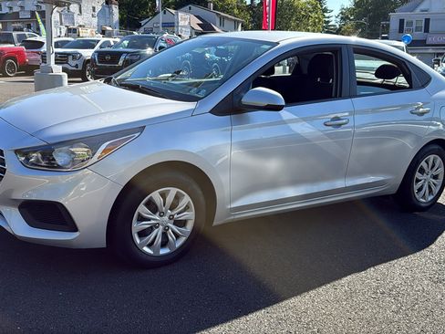 Used 2022 Hyundai Accent SE FWD image 3