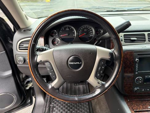 Used 2009 GMC Yukon XL Denali image 18