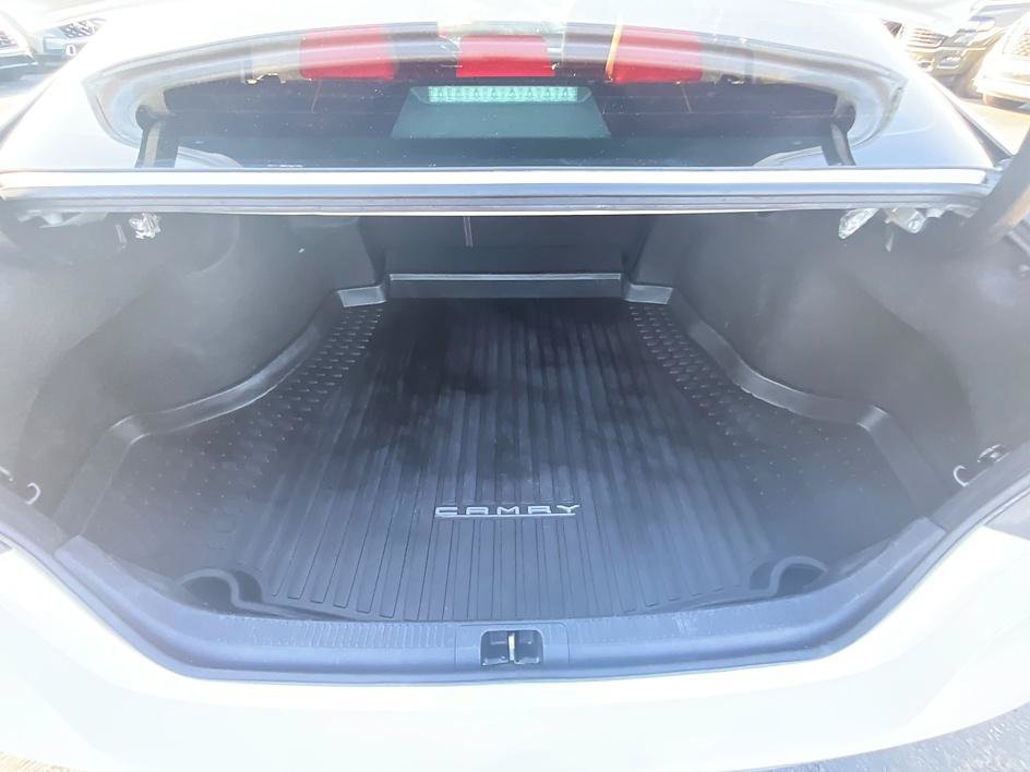 Used 2019 Toyota Camry XSE FWD image 8