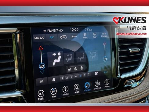 Used 2018 Chrysler Pacifica Limited w/ Advanced Safetytec Group FWD image 27