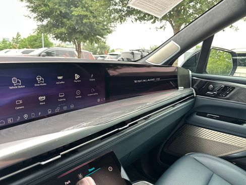Certified 2025 Cadillac Escalade IQ Luxury 2 w/ LPO, Premium Carpet Package AWD/4WD image 25