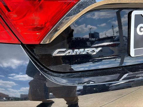 Used 2017 Toyota Camry XSE w/ Moonroof Package FWD image 10