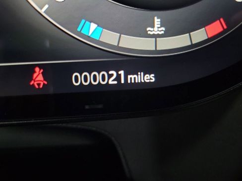 New 2025 Land Rover Range Rover Long Wheelbase SE image 18