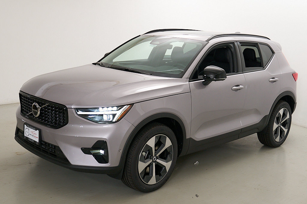 New 2026 Volvo XC40 B5 Plus w/ Climate Package AWD/4WD image 6