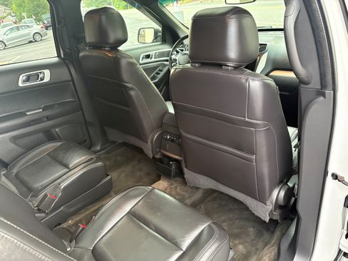 Used 2014 Ford Explorer XLT w/ Equipment Group 202A AWD/4WD image 24