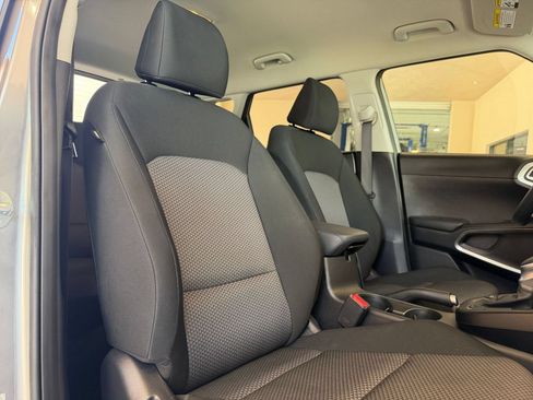 Used 2025 Kia Soul LX w/ LX Technology Package FWD image 31
