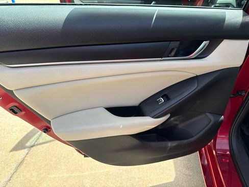 Used 2019 Honda Accord LX image 9