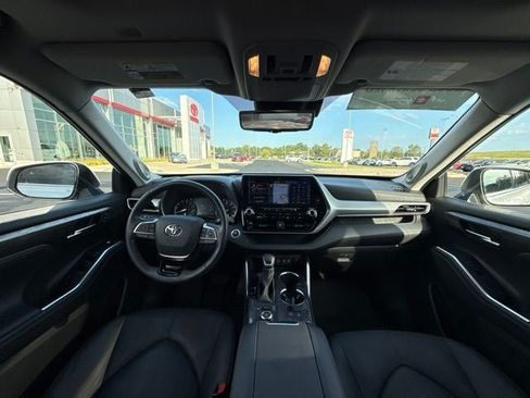Certified 2021 Toyota Highlander Platinum AWD/4WD image 25