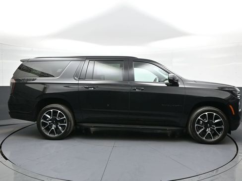 Used 2026 Chevrolet Suburban RST w/ Comfort Package AWD/4WD image 5
