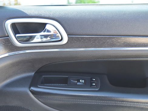 Used 2018 Jeep Grand Cherokee Limited RWD image 14