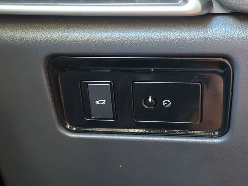 Used 2017 Jaguar F-PACE Prestige image 40