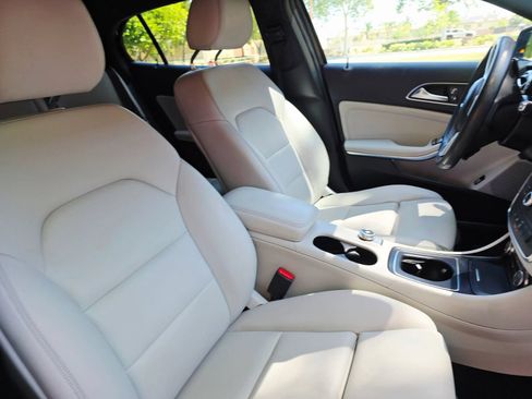 Used 2017 Mercedes-Benz GLA 250 image 28